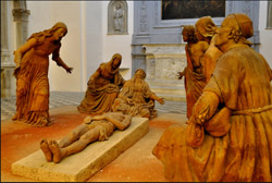 RENAISSANCE IN NAPLES - Lamentation over the Dead Christ by Guido Mazzoni: 8 statues in terracotta. Scholars say that the first figure on the left represents the king Alphonse II